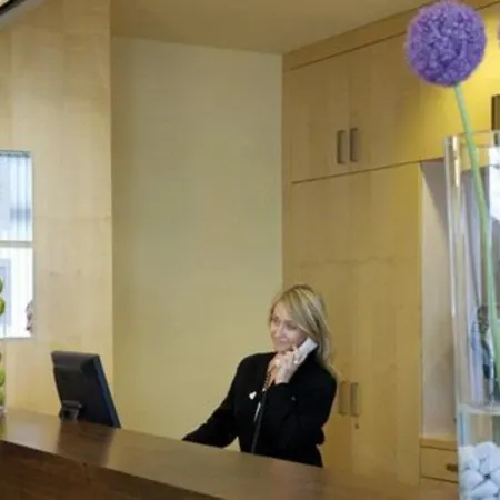 Hotel Nh City Sued 3*
