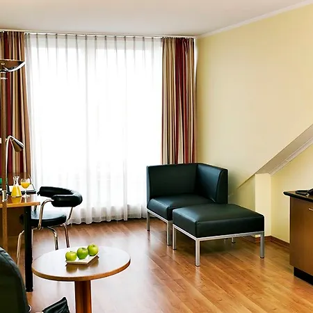 Hotel Nh City Sued 3*